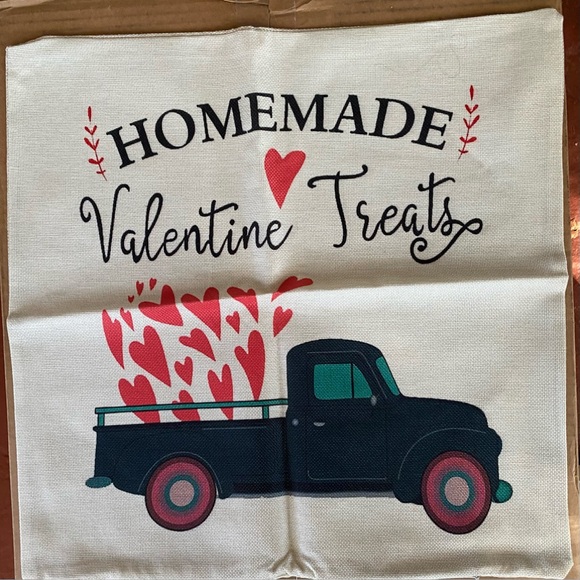 Set of 2 Valentines Themed Pillow Covers 18 x 18 - Picture 2 of 3